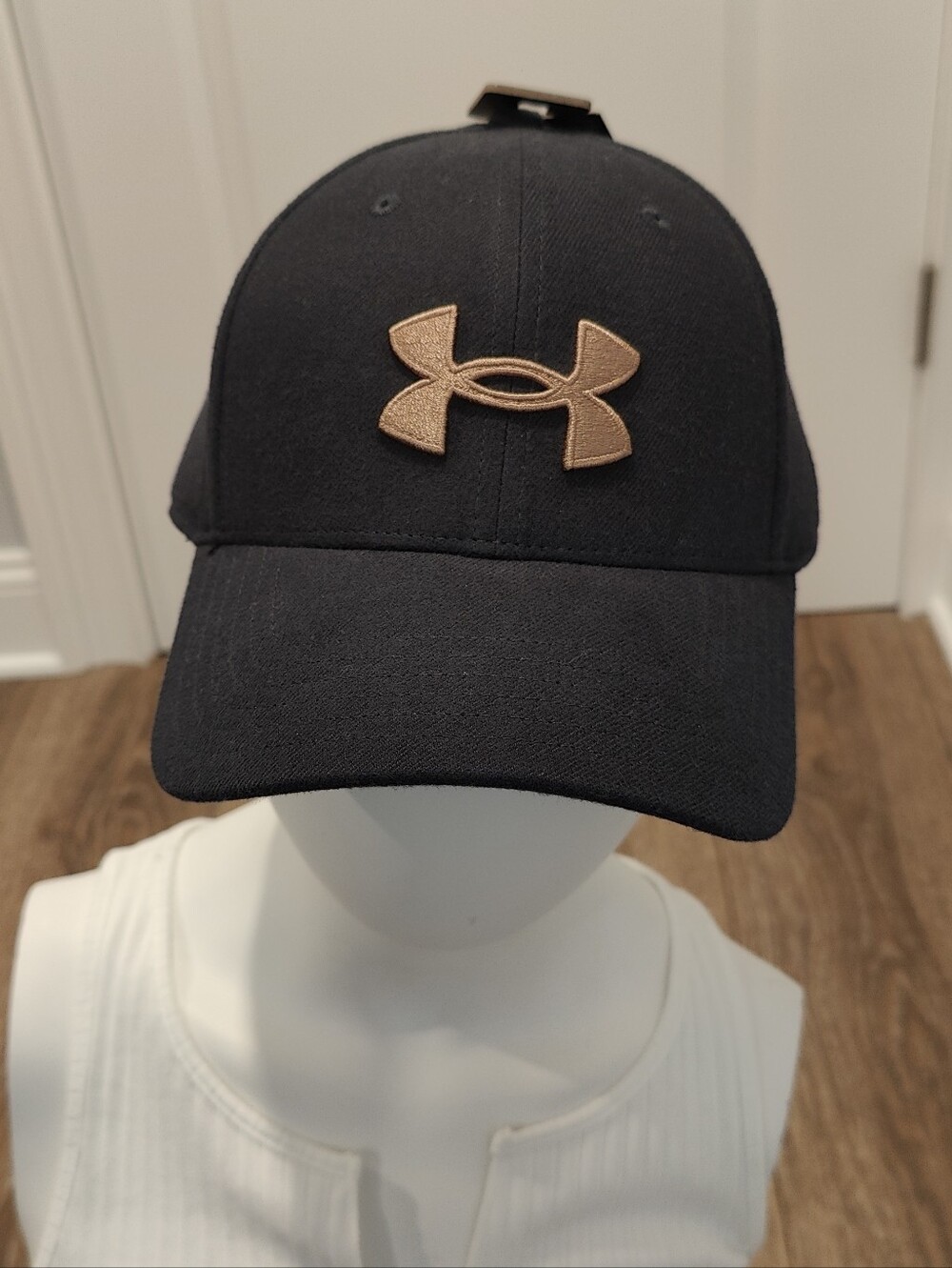 Under Armour Men’s Black Cap with Tan Logo Patch